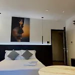 Roomscarlofelicestation Hotel apartamentowy