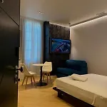Lejlighedshotel Roomscarlofelicestation