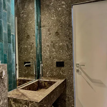 Roomscarlofelicestation