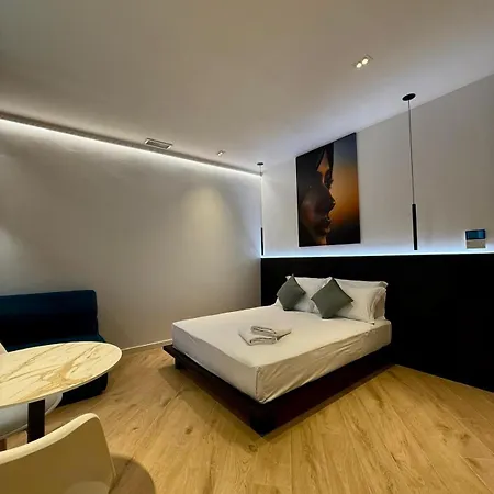 Roomscarlofelicestation 4* Torino