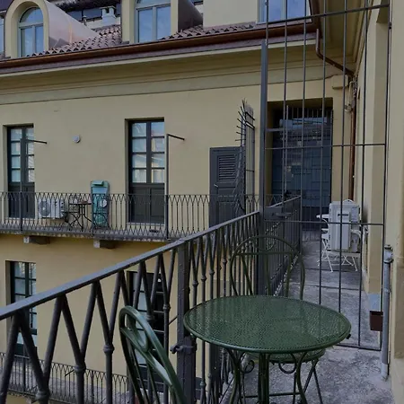 Roomscarlofelicestation Aparthotel