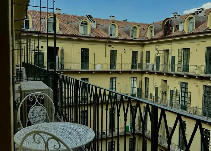 Апарт-отель Roomscarlofelicestation Турин