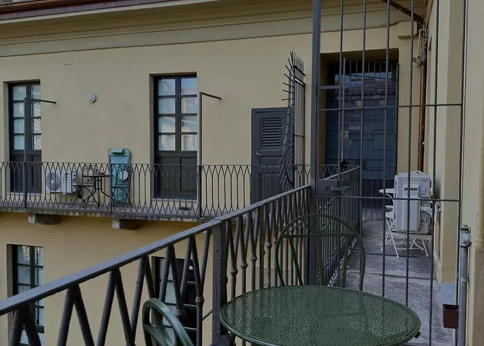 Roomscarlofelicestation Апарт-отель