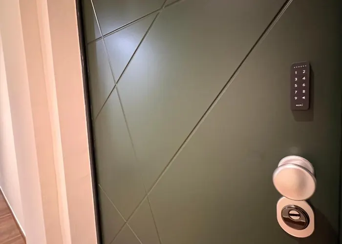 Roomscarlofelicestation Апарт-отель