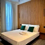 Roomscarlofelicestation شقة فندقية 4*
