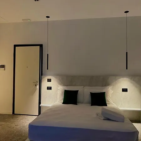 公寓式酒店 Roomscarlofelicestation 都灵