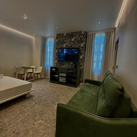 Roomscarlofelicestation 4*