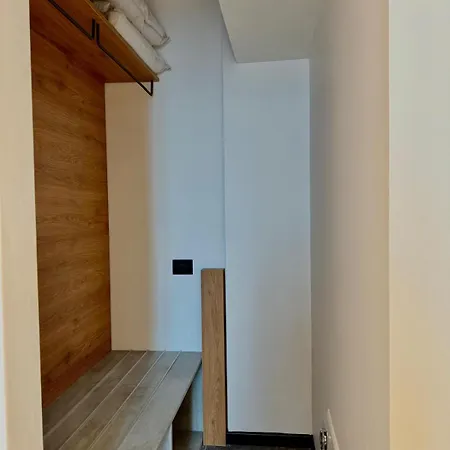 Roomscarlofelicestation 公寓式酒店 4*
