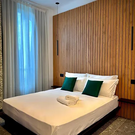 Roomscarlofelicestation 公寓式酒店 4*