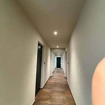 Roomscarlofelicestation 아파트호텔 4*