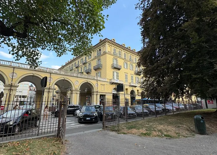 Aparthotel Roomscarlofelicestation Torino