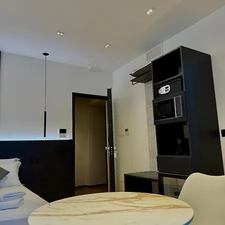 Roomscarlofelicestation 4* Torino