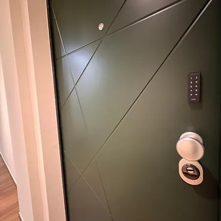 Roomscarlofelicestation Apartmanhotel